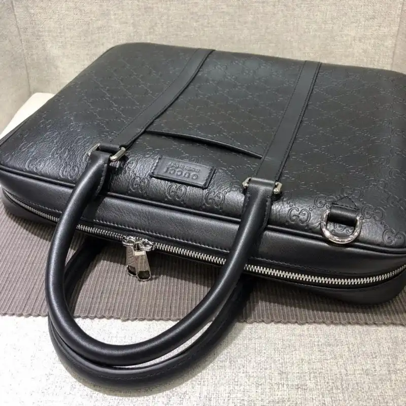 G*u*i bags 1917m0067