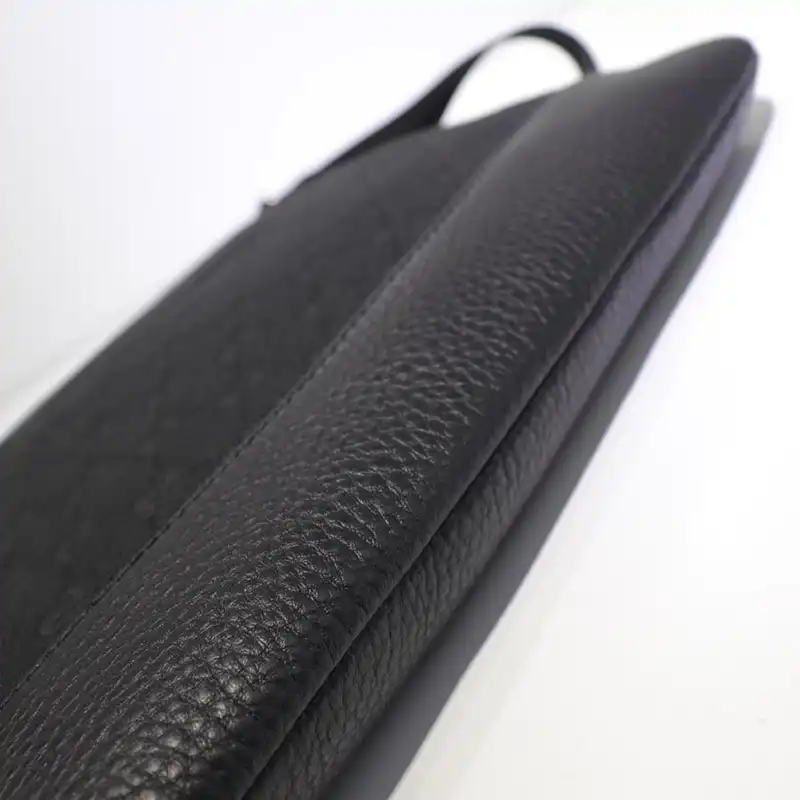 G*u*i messenger bags 19gm0051