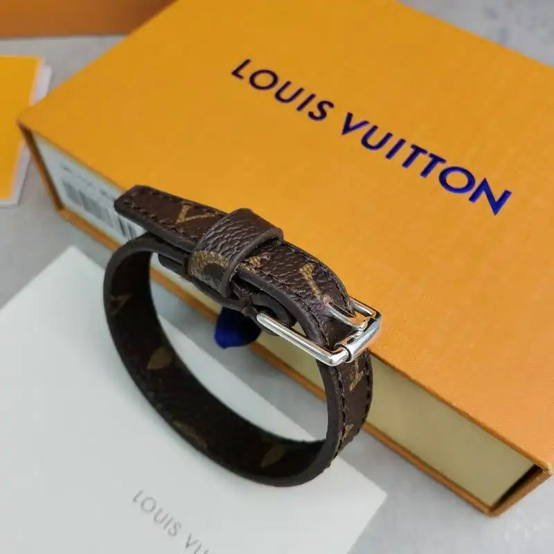 ORNAMENTS Ornament 2108WH0078