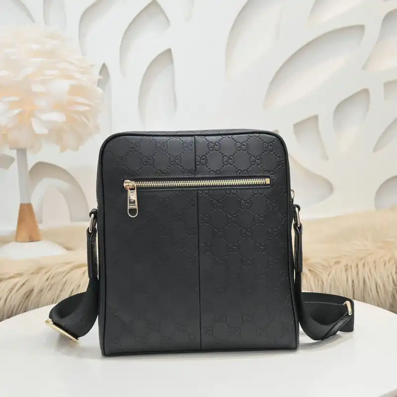 G*u*i s bags 2110yz0021