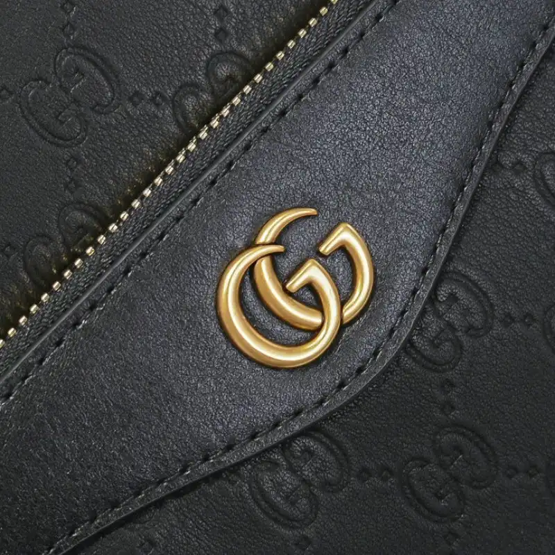 G*u*i s bags 2110yz0022