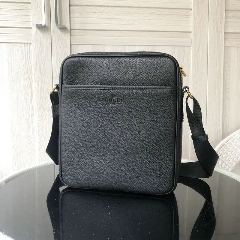 G*u*i s bags 2110yz0043