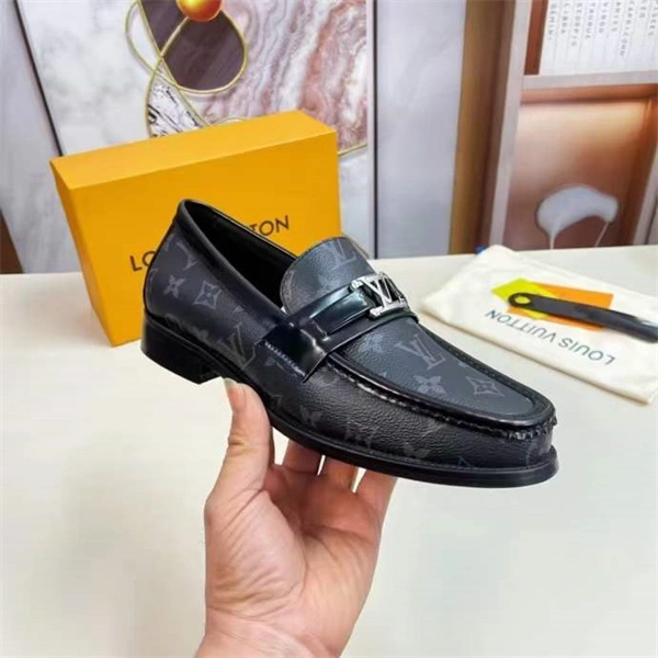 Versatile Lv Loafer 1924