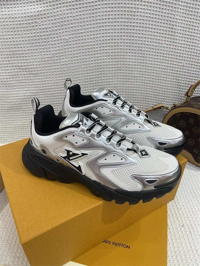 Efficient Lv Runner Sneaker 1996