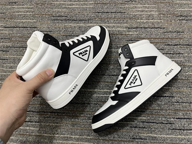 Prada Sneaker Timeless 3356