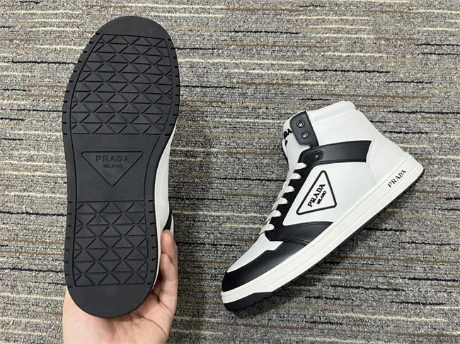 Prada Sneaker Timeless 3356