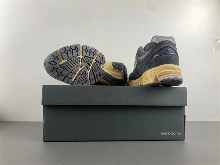 Bright new balance NB M2002RHO 5830